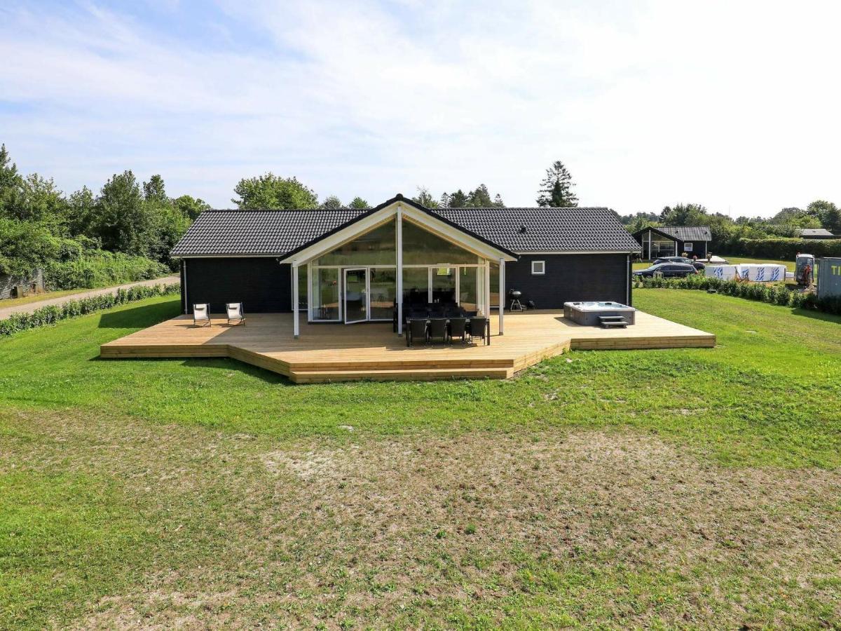 14 Person Holiday Home In V Ggerl Se Bøtø By Eksteriør bilde