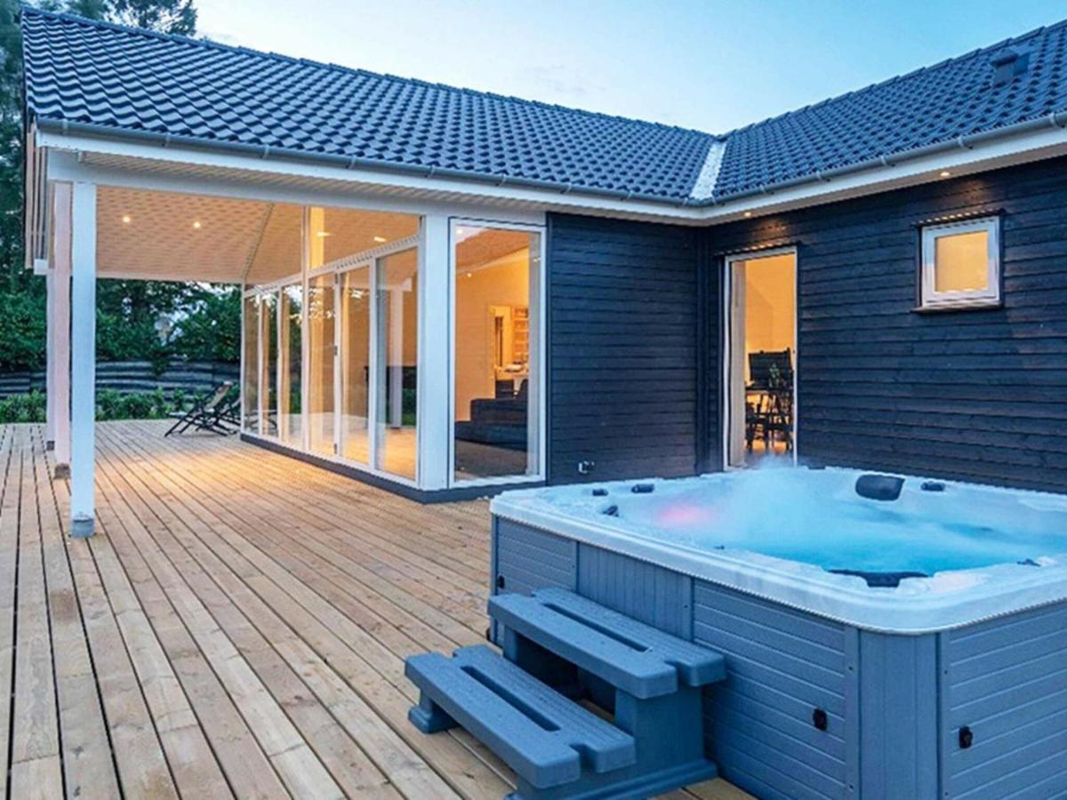 14 Person Holiday Home In V Ggerl Se Bøtø By Eksteriør bilde