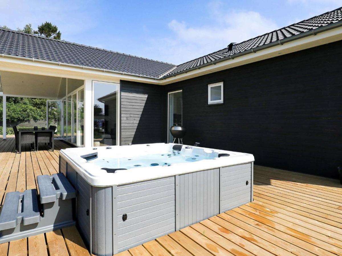 14 Person Holiday Home In V Ggerl Se Bøtø By Eksteriør bilde